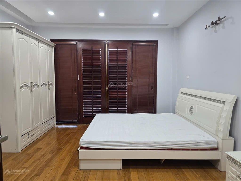 Hiếm khu vực lạc long quân sát lotte tây hồ nhà đẹp thang máy , 70m x 5t x mt 4,3 x giá 27,5 tỷ