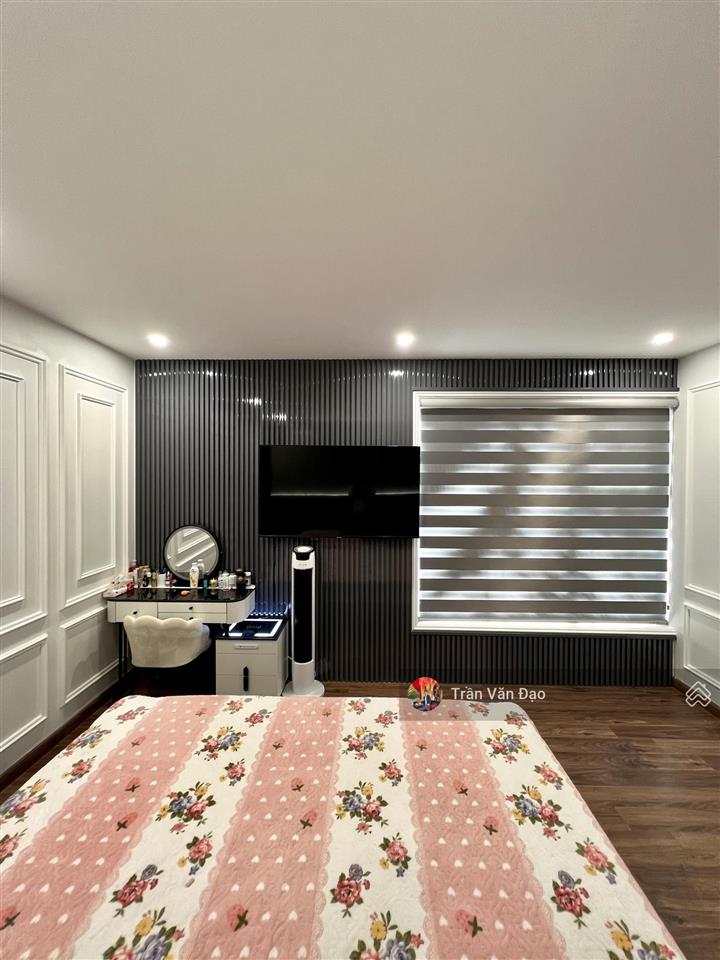 Chính chủ gửi em bán gấp căn 2pn 100m2 tại chelsea park, view bể bơi, giá chỉ 9 tỷ 0976 044 ***