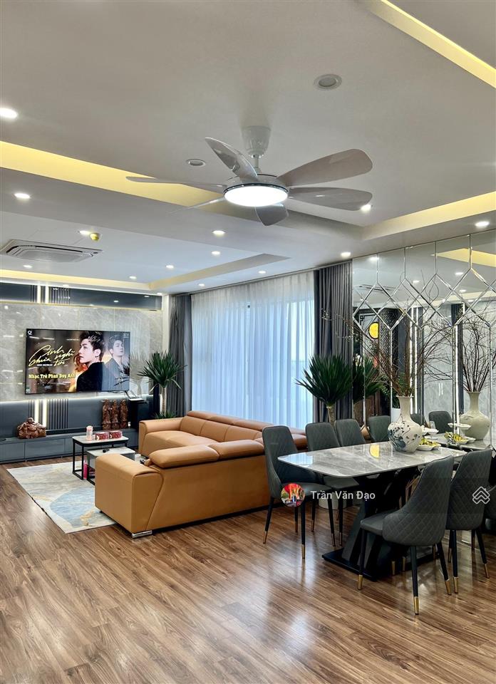 Chính chủ gửi em bán gấp căn 2pn 100m2 tại chelsea park, view bể bơi, giá chỉ 9 tỷ 0976 044 ***
