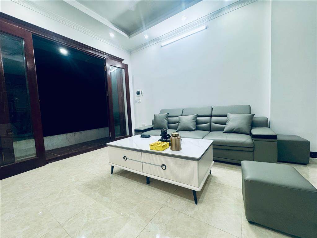 BÁN NHÀ THẠCH BÀN 5 TẦNG, Ô TÔ ĐỖ CỬA, TÀI CHÍNH HƠN 6 TỶ