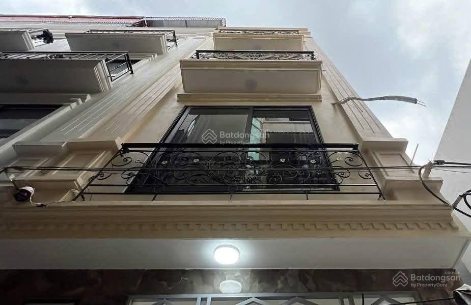 Nhà xây mới  mặt tiền rộng  thang máy xịn