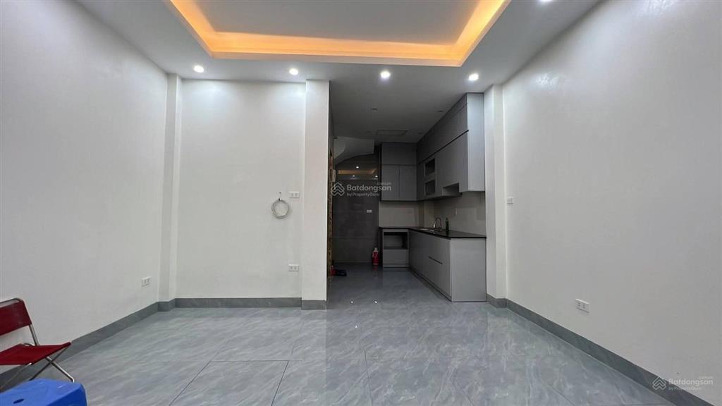 Nhà xây mới  mặt tiền rộng  thang máy xịn