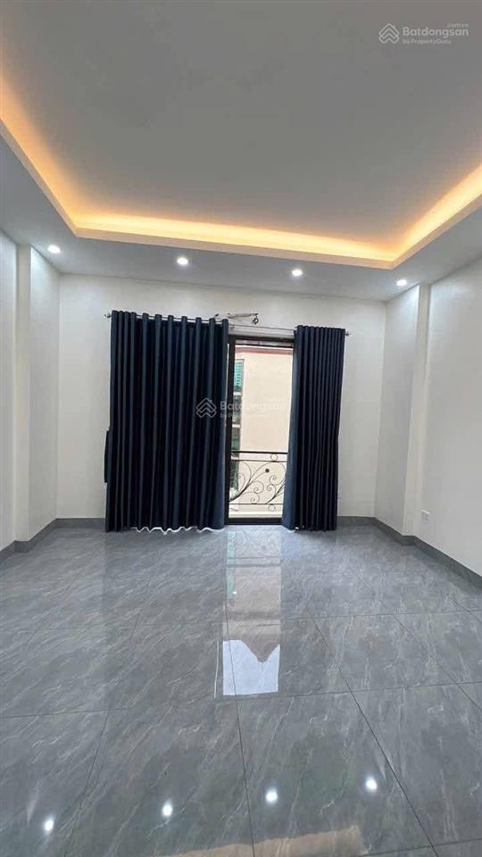 Nhà xây mới  mặt tiền rộng  thang máy xịn