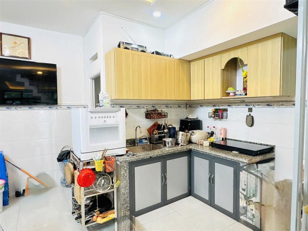Nhà đẹp nở hậu tài lộc phú nhuận, ở ngay 202/3 đường nguyễn đình chính, chỉ 6,45 tỷ
