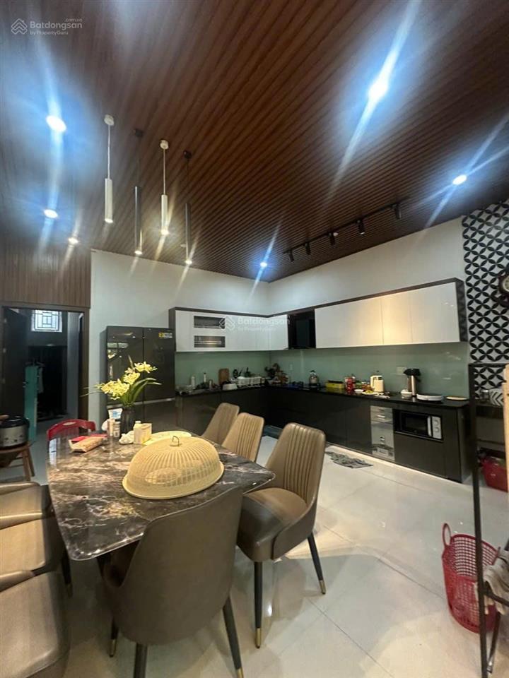 Mình chính chủ cần bán nhà 3 tầng đường nguyễn xuân hữu .  vị trí cực thuận tiện