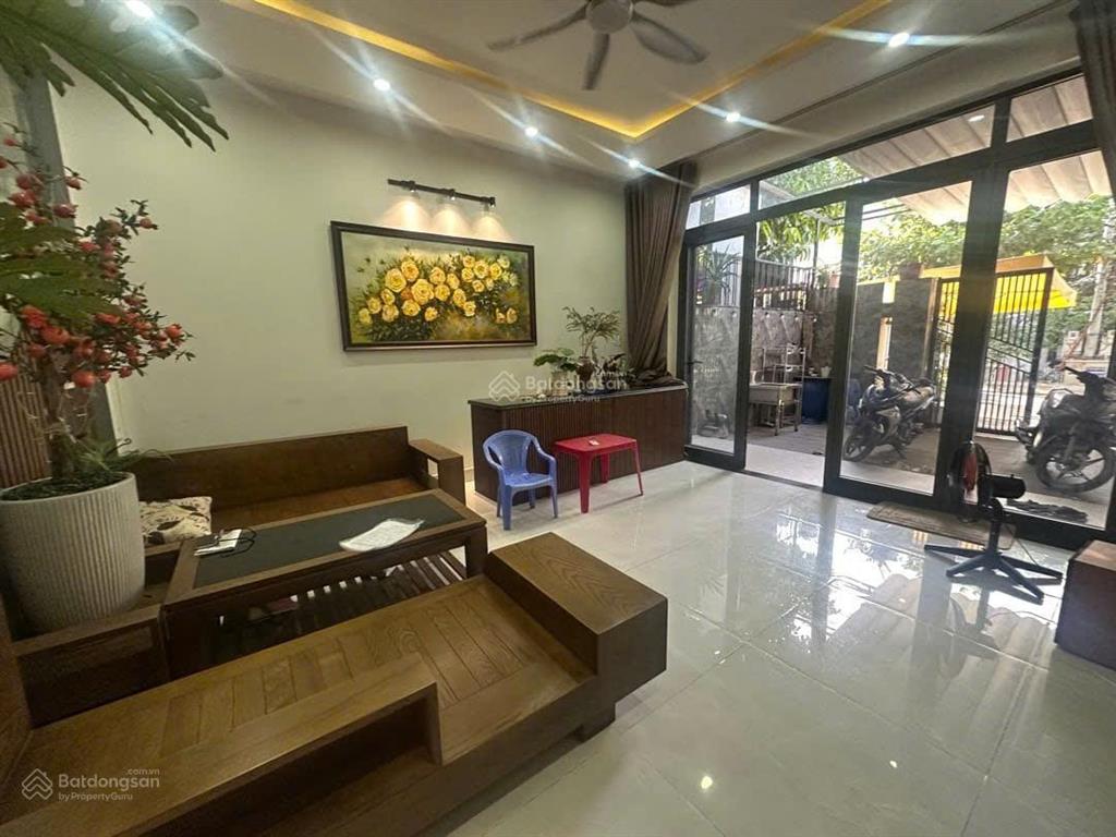 Mình chính chủ cần bán nhà 3 tầng đường nguyễn xuân hữu .  vị trí cực thuận tiện