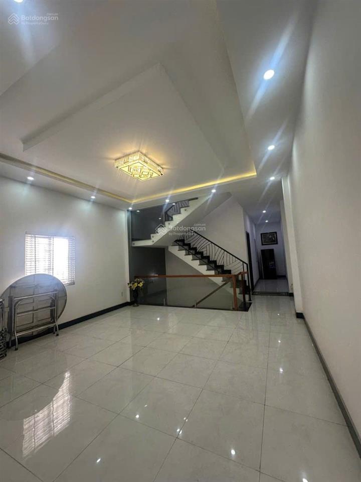 Mình chính chủ cần bán nhà 3 tầng đường nguyễn xuân hữu .  vị trí cực thuận tiện