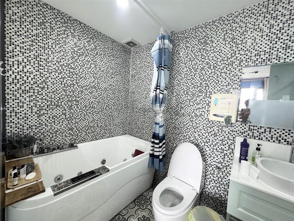 Bán căn the view riviera point tháp 8 tầng 15 2pn. full nội thất. đang có hợp đồng thuê 25tr