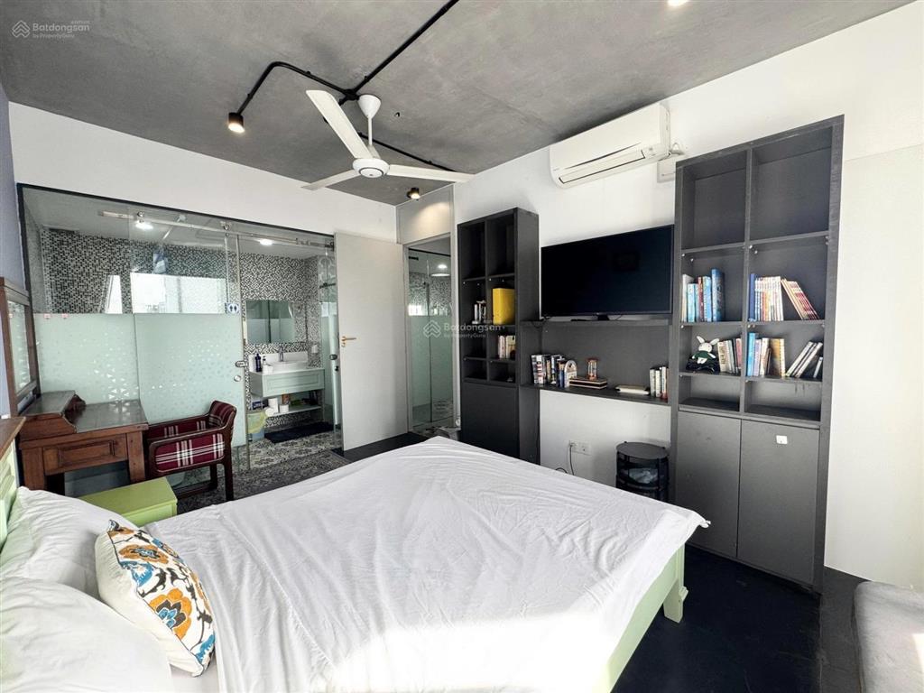 Bán căn the view riviera point tháp 8 tầng 15 2pn. full nội thất. đang có hợp đồng thuê 25tr