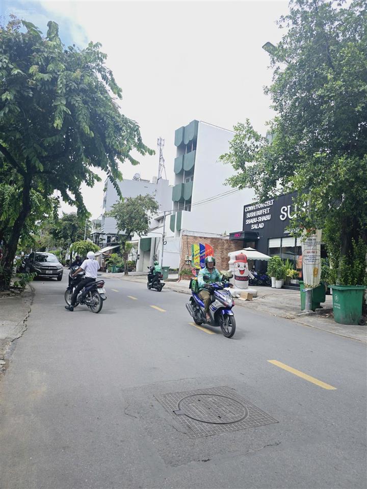 239 tr/m2 nhà đẹp mặt tiền quốc hương nd 15.2 x 33m, 502m2, hầm, 3 tầng. tốt nhất ở phân khúc 100