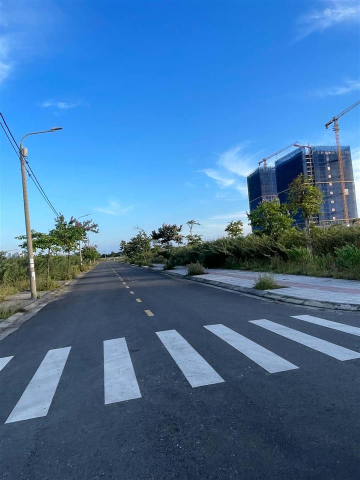 Lô góc bờ quan 3  diện tích khủng 200m²  giá tốt khu đầm sen