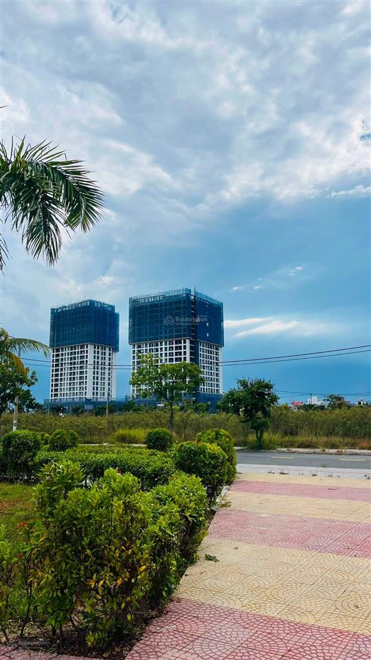 Lô góc bờ quan 3 diện tích 290m2  chỉ 60 triệu/m2  nam hòa xuân đà nẵng