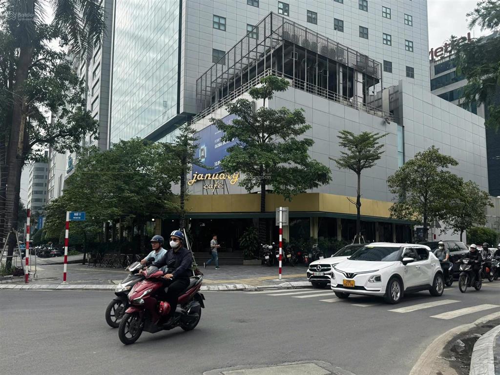 Cho thuê nhà mp hàng chiếu, 110m2 diện tích, 2 tầng, 4.5m mặt tiền, vị trí đẹp, thuê thẳng