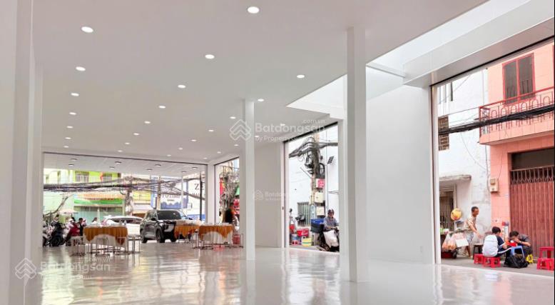 Bán căn góc 2 mtiền cách mạng tháng 8, phường hòa hưng, tphcm, 7.84x25m, hđt 140tr/th giá chỉ 45tỷ