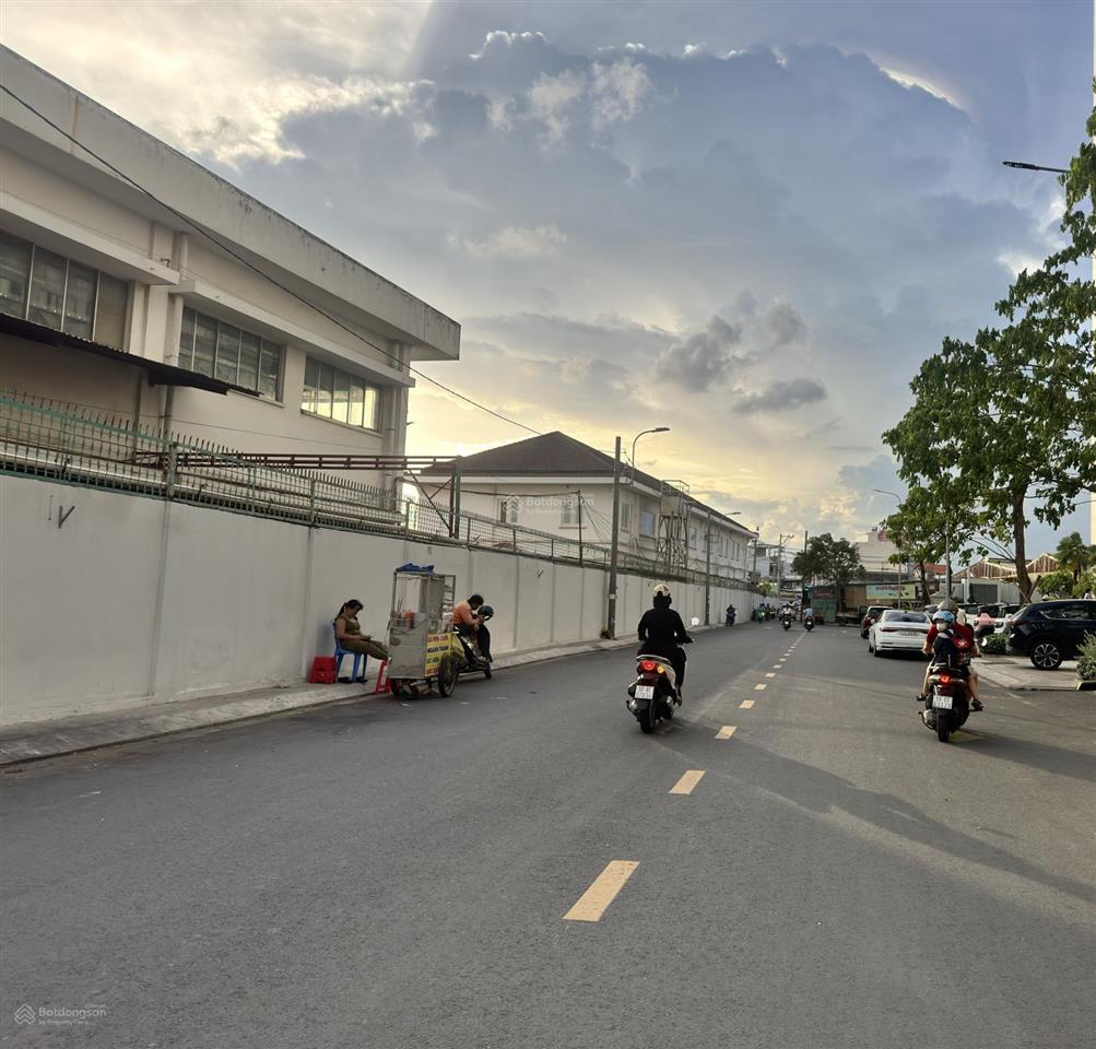 Bán nhà 1 trệt 1 lầu  ql 13  hiệp bình phước  gần vạn phúc city