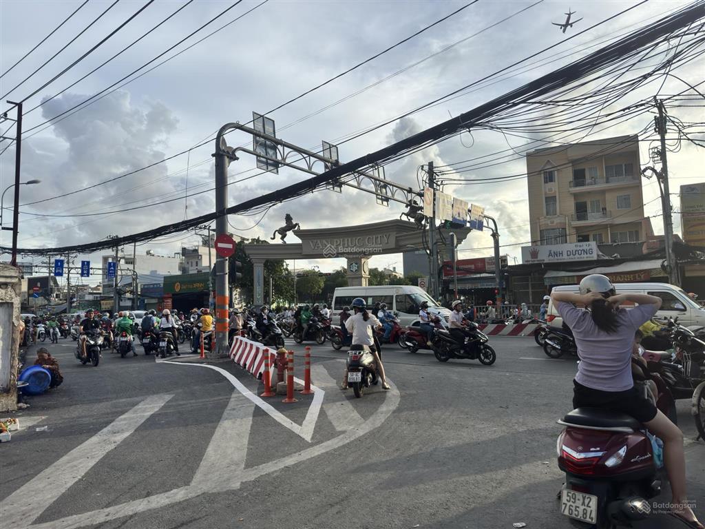 Bán nhà 1 trệt 1 lầu  ql 13  hiệp bình phước  gần vạn phúc city