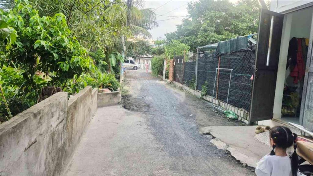 Kẹt tiền bán gấp nhà tự xây  đường số 6 đối diện vạn phúc city  hẻm ô tô đậu cửa