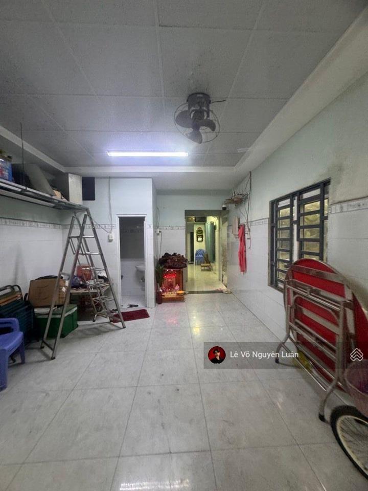 Chủ kẹt tiền thanh lý nhanh70m24.5 tỷ. mặt tiền đường 43 ngay kdc hồng long. đường rộng 2 làn xe