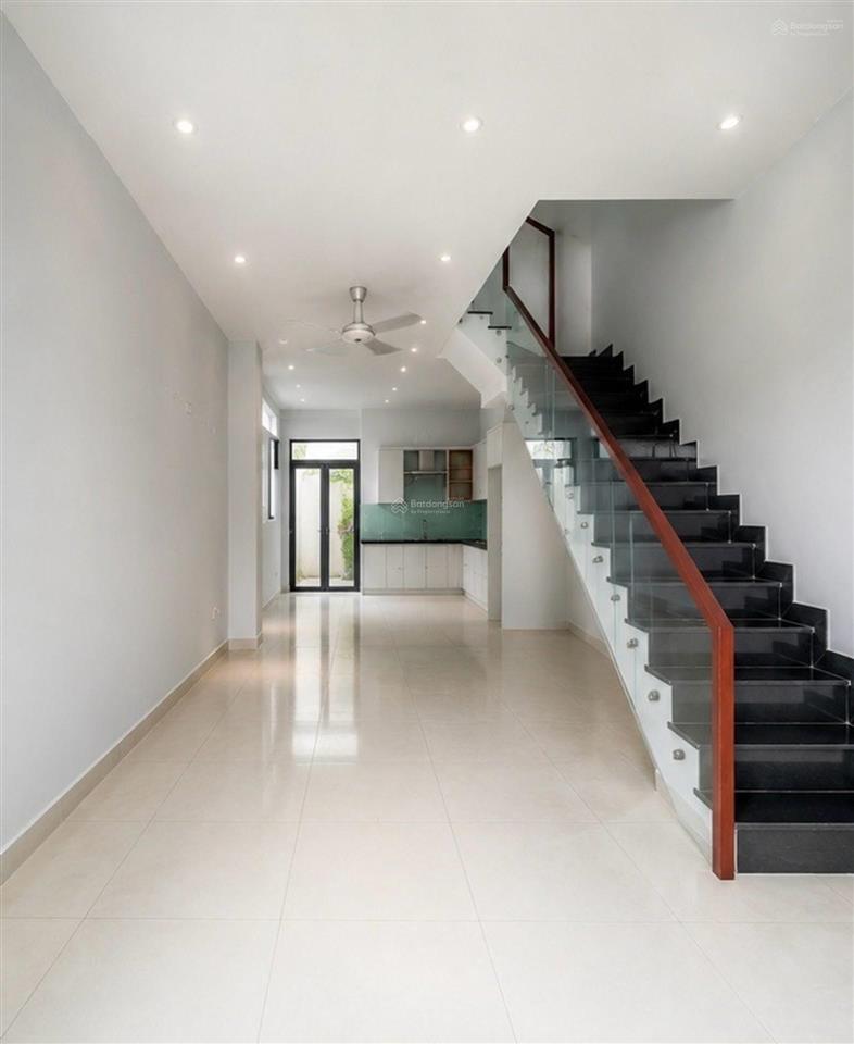 6,5 tỷ  lô góc 2 mặt tiền  ô tô đậu cửa  đường 48 hbc