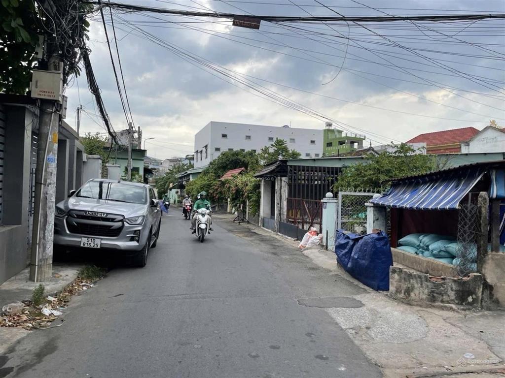 Bán gấp!!! nhà đẹp lung linh 80m², 1 trệt 1 lầu  có sân rộng để xe