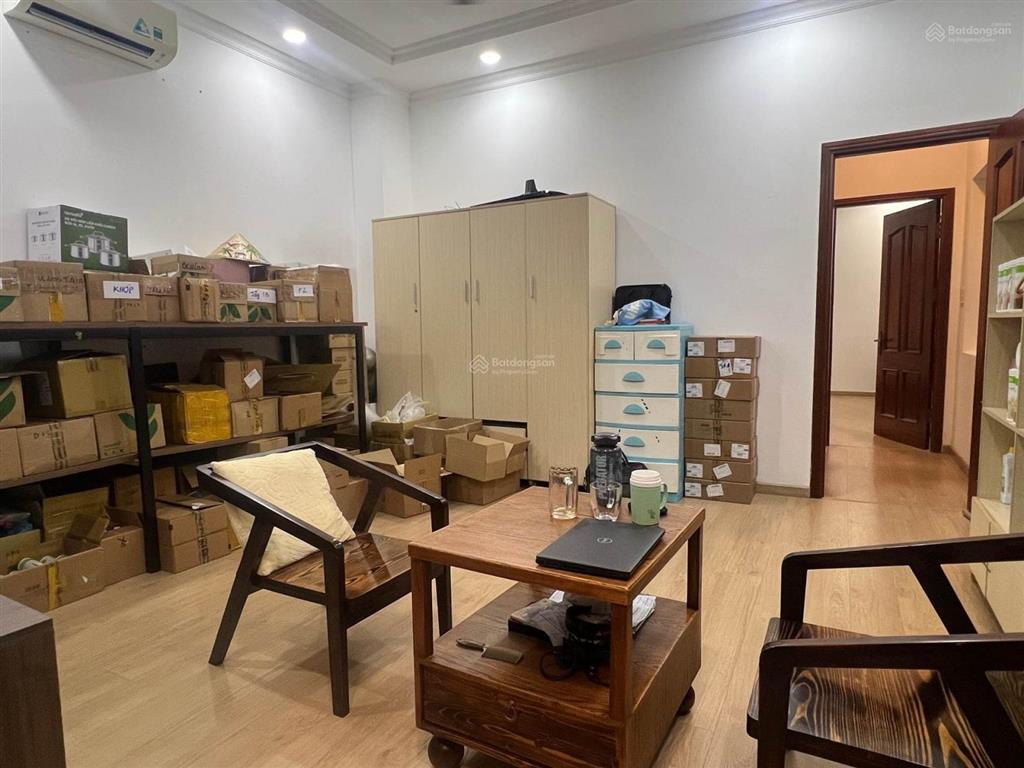 Bán nhà vip  xe hơi đậu cửa  kdc hồng long  sát trường đại học  1 trệt 1 lầu