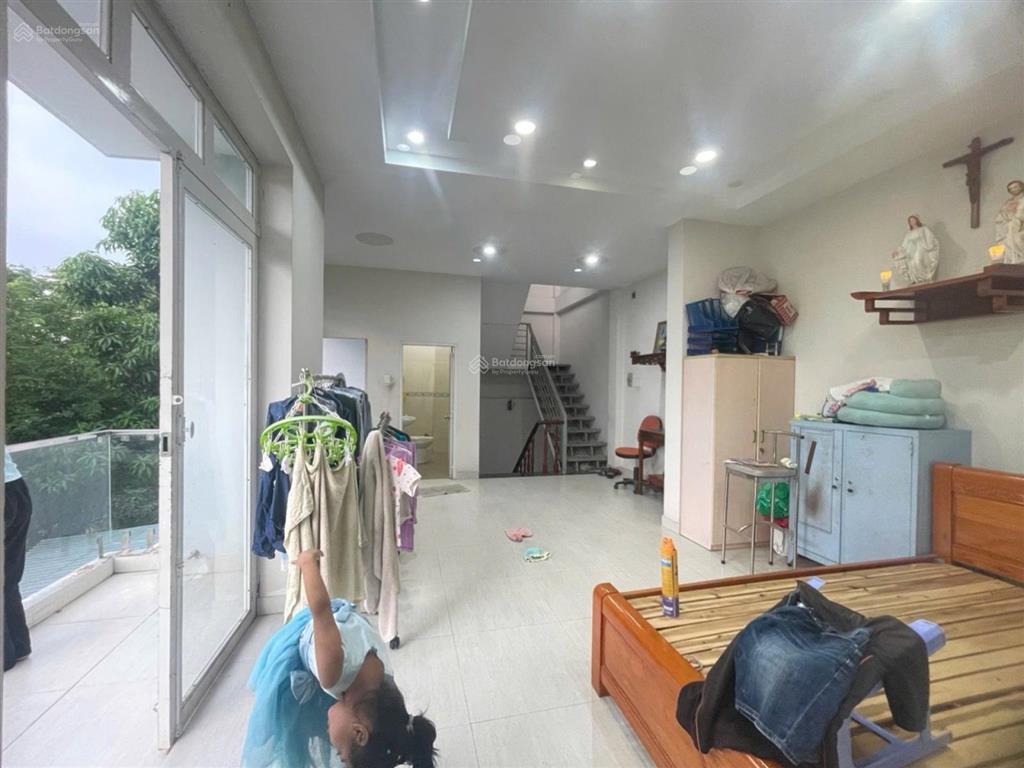 7 tỷ 175 100m ngang hơn 8m nhà 3 tầng kiên cố sát vạn phúc city  hẻm xe hơi đậu cửa