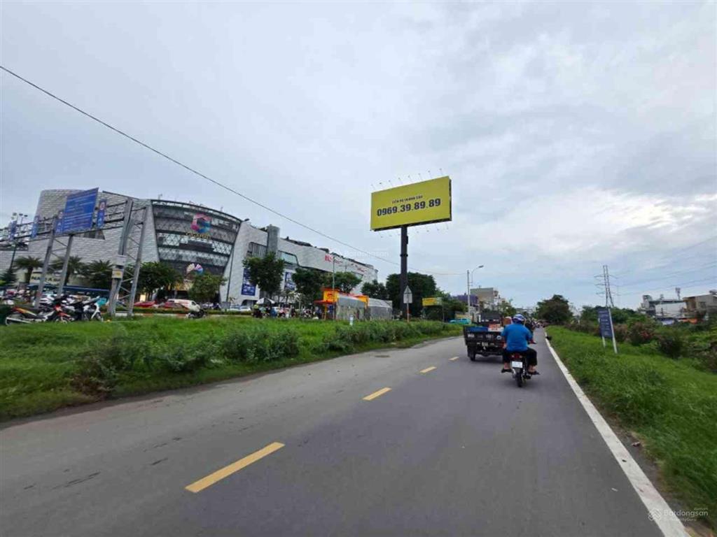 90m²  gần phạm văn đồng  hẻm ô tô tới cửa  nhà 2 tầng ở ngay nở hậu tài lộc