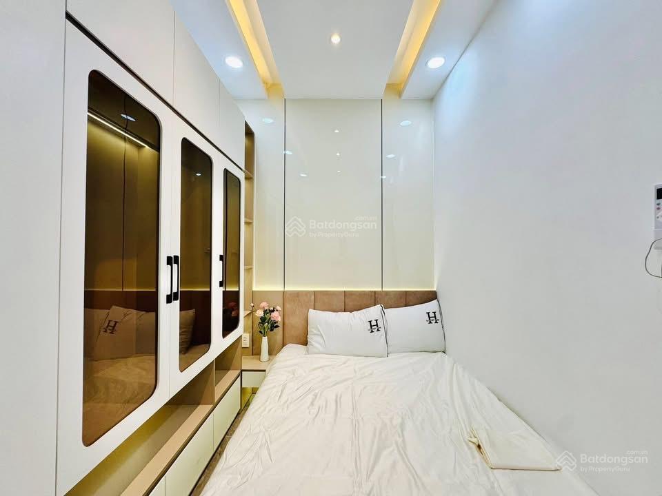 Nhà đẹp nguyễn văn công gv 5 tỷ 350  ngang 5m  4 pn 3 wc