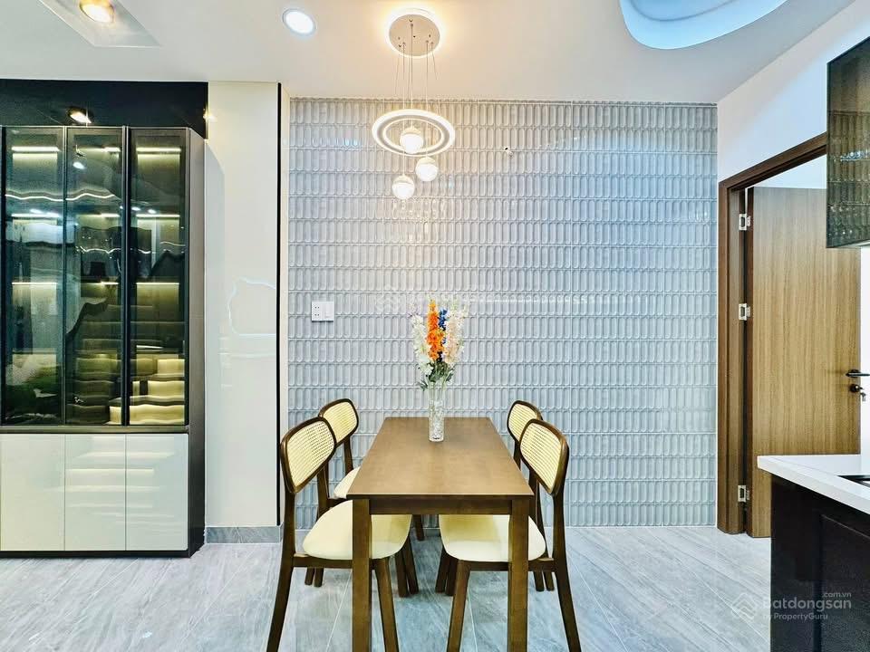 Nhà đẹp nguyễn văn công gv 5 tỷ 350  ngang 5m  4 pn 3 wc