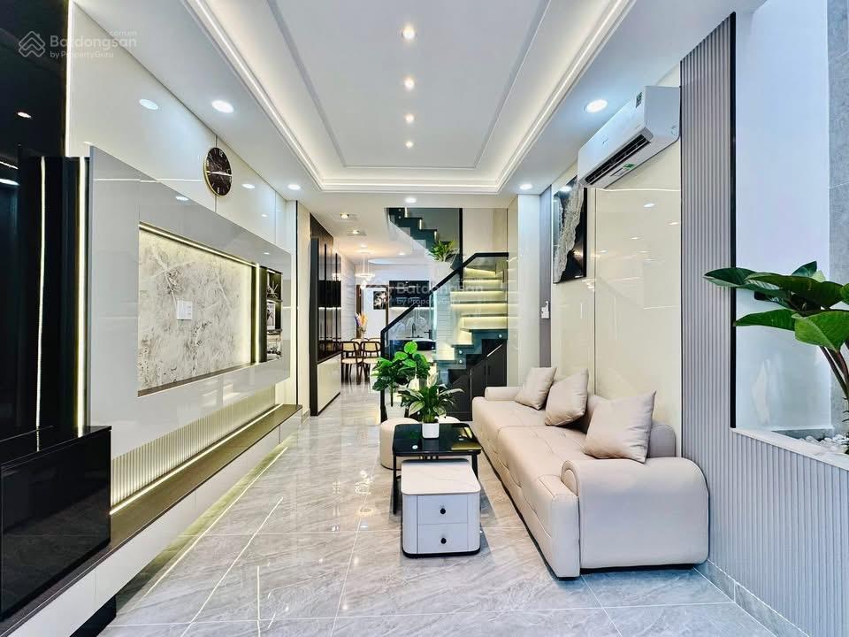 Nhà đẹp nguyễn văn công gv 5 tỷ 350  ngang 5m  4 pn 3 wc