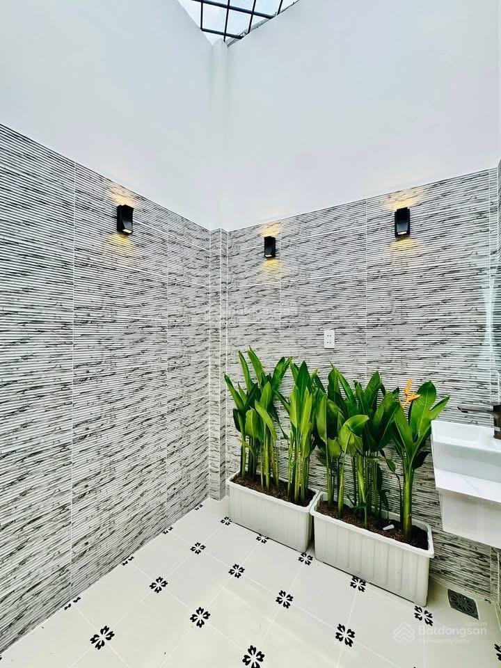 Nhà đẹp nguyễn văn công gv 5 tỷ 350  ngang 5m  4 pn 3 wc