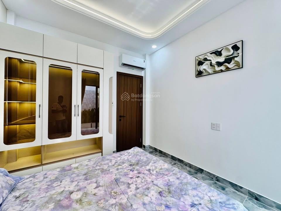 Nhà đẹp nguyễn văn công gv 5 tỷ 350  ngang 5m  4 pn 3 wc