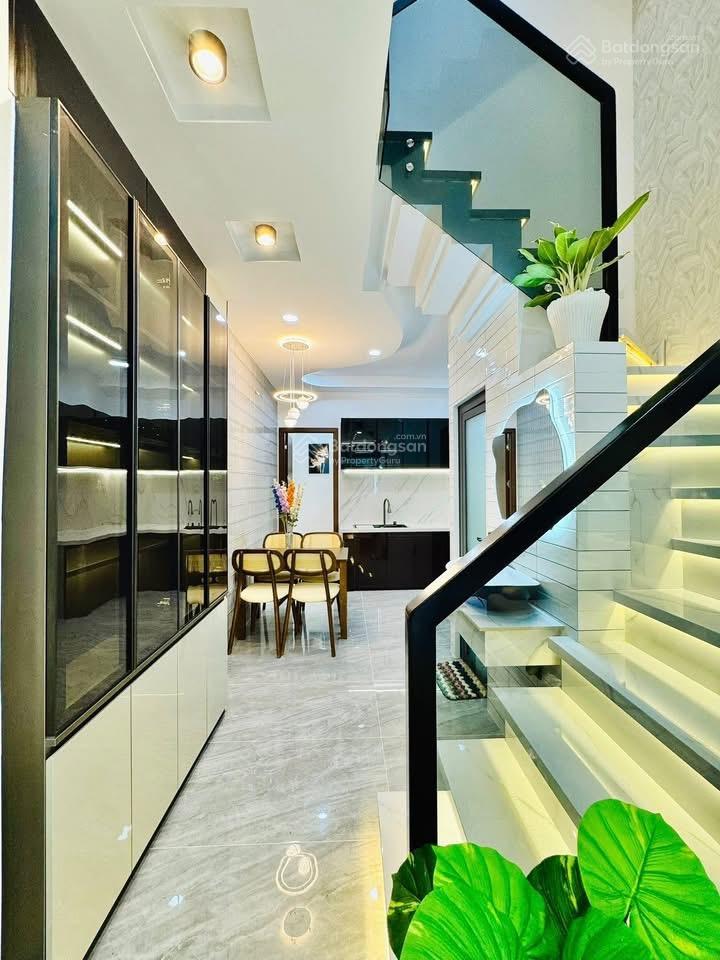 Nhà đẹp nguyễn văn công gv 5 tỷ 350  ngang 5m  4 pn 3 wc