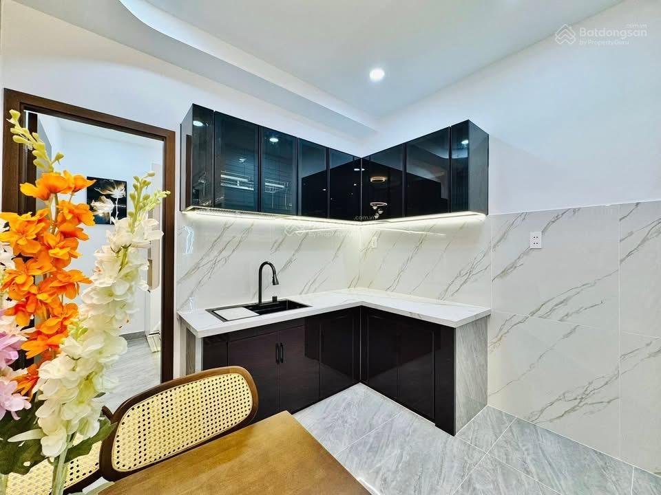 Nhà đẹp nguyễn văn công gv 5 tỷ 350  ngang 5m  4 pn 3 wc