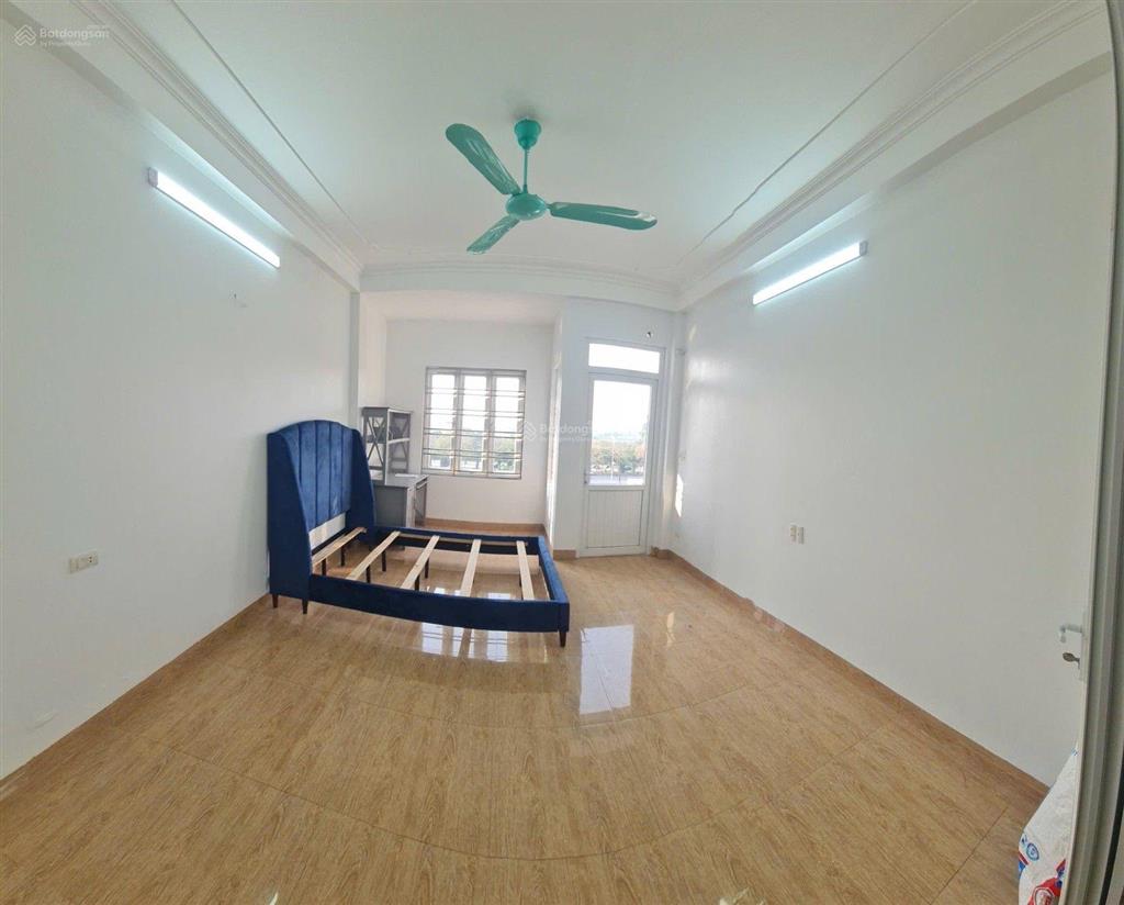 Bán nhà dv hàng bè hà đông đối diện công viên , 50m2 . giá 16 tỷ