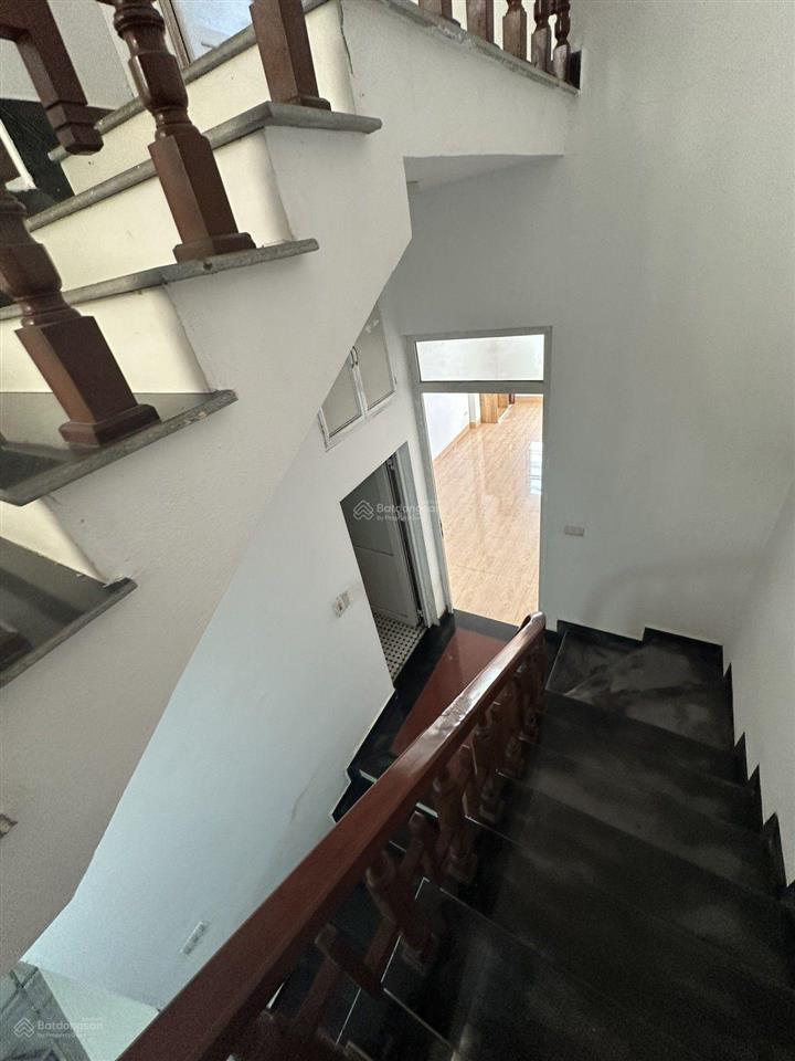 Bán nhà dv hàng bè hà đông đối diện công viên , 50m2 . giá 16 tỷ