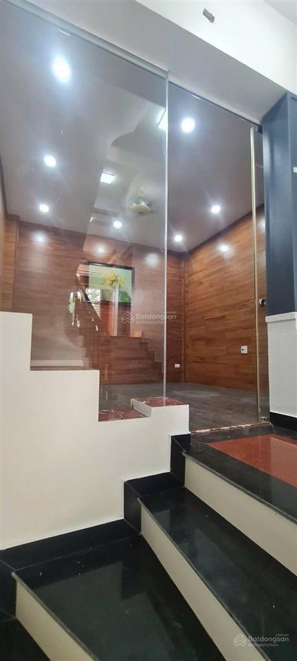 Bán nhà dv hàng bè hà đông đối diện công viên , 50m2 . giá 16 tỷ
