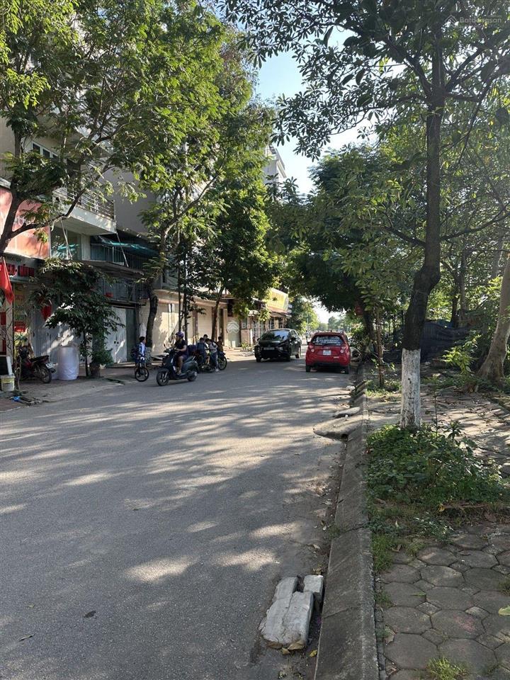 Bán nhà dv hàng bè hà đông đối diện công viên , 50m2 . giá 16 tỷ