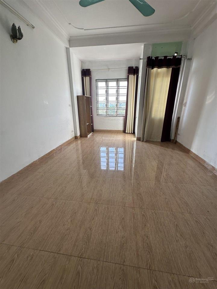 Bán nhà dv hàng bè hà đông đối diện công viên , 50m2 . giá 16 tỷ