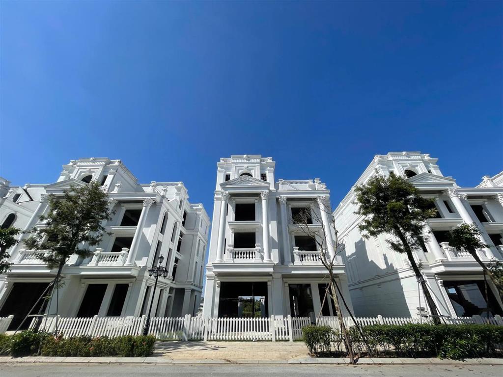 Sẵn sổ đỏ cầm tay khi mua biệt thự sân golf long biên, mua trực tiếp cđt, mức giá luôn tốt