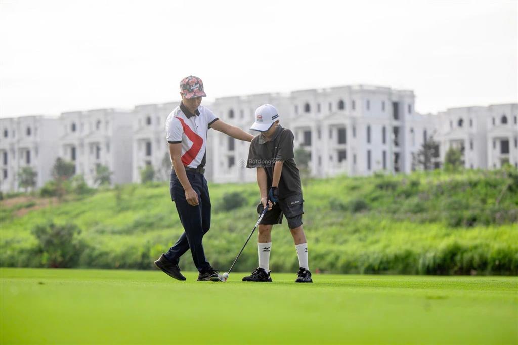 Sẵn sổ đỏ cầm tay khi mua biệt thự sân golf long biên, mua trực tiếp cđt, mức giá luôn tốt