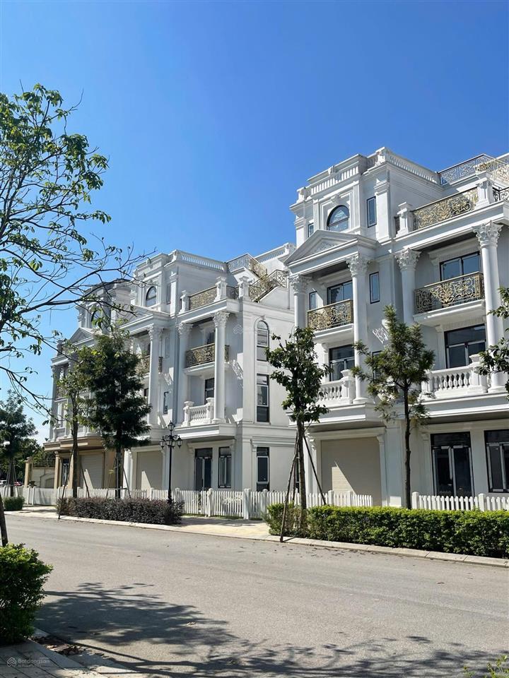 Sẵn sổ đỏ cầm tay khi mua biệt thự sân golf long biên, mua trực tiếp cđt, mức giá luôn tốt