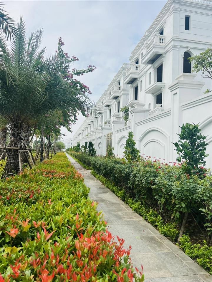 Biệt thự có hầm riêng, sở hữu riêng công viên xanh mát. mức giá đẹp chính sách tốt, sổ cầm tay