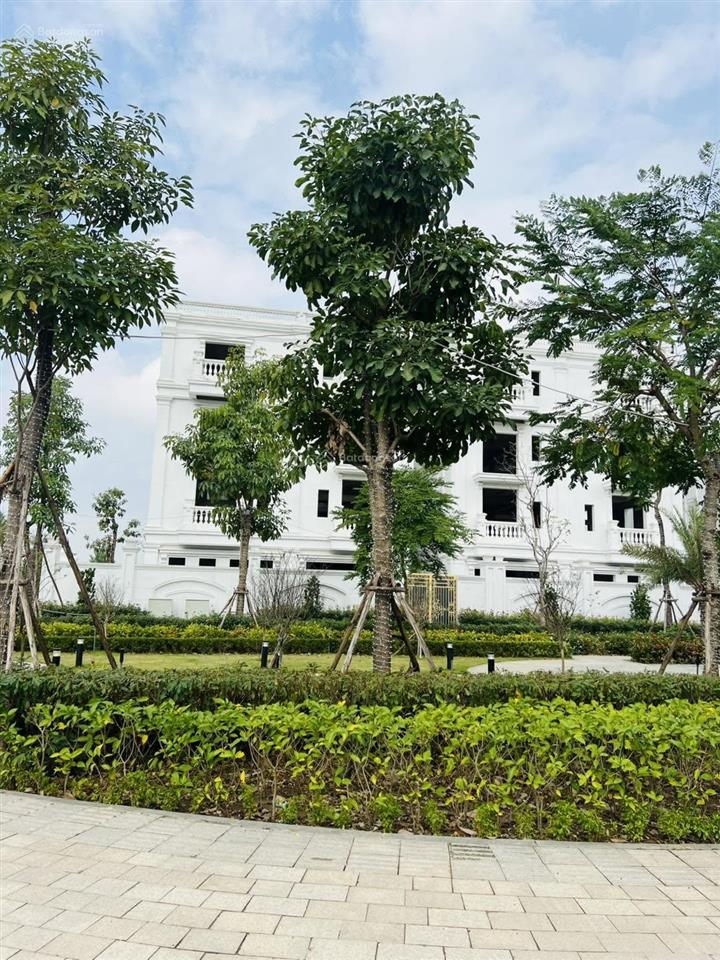 Biệt thự có hầm riêng, sở hữu riêng công viên xanh mát. mức giá đẹp chính sách tốt, sổ cầm tay