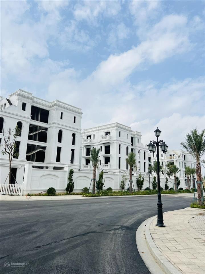 Biệt thự có hầm riêng, sở hữu riêng công viên xanh mát. mức giá đẹp chính sách tốt, sổ cầm tay