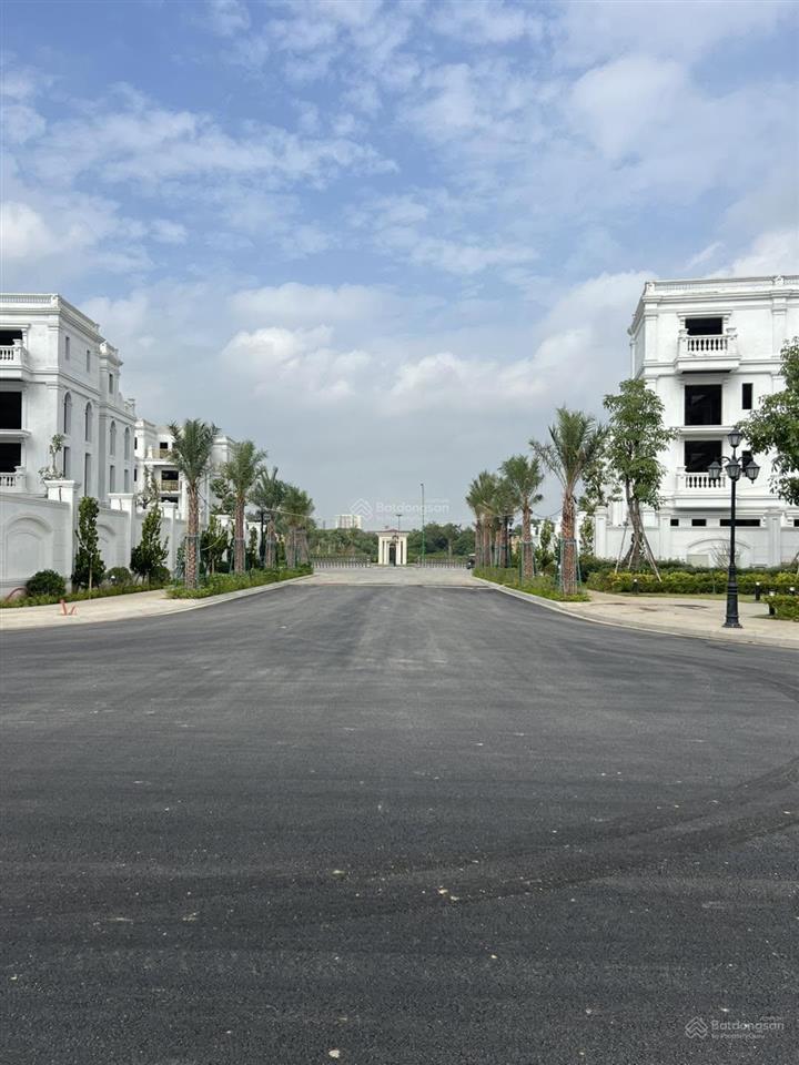 Biệt thự có hầm riêng, sở hữu riêng công viên xanh mát. mức giá đẹp chính sách tốt, sổ cầm tay