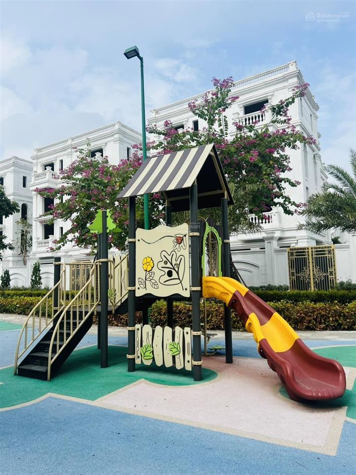 Biệt thự có hầm riêng, sở hữu riêng công viên xanh mát. mức giá đẹp chính sách tốt, sổ cầm tay