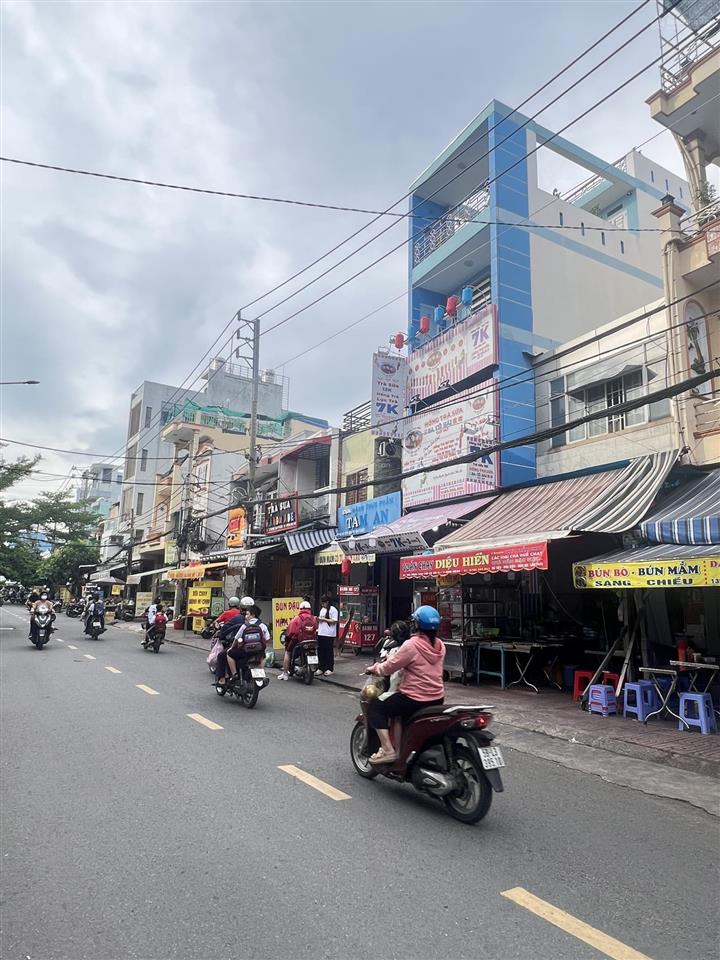 Nhà 2 mặt tiềndiện tích khủng 82,5,m gần công viên bông sao q8 chỉ 6,7 tỷ