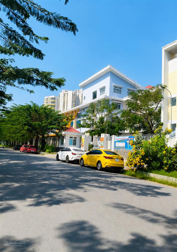 Nhà đẹp gần ueh & văn hiến 5x20 4pn master sân thượng