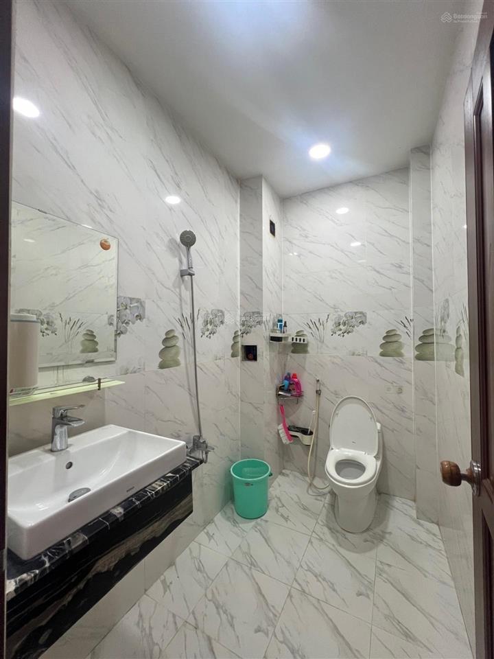 Nhà hẻm xe hơi thông tứ tung phạm hùng q8 56m 4pn full nội thất